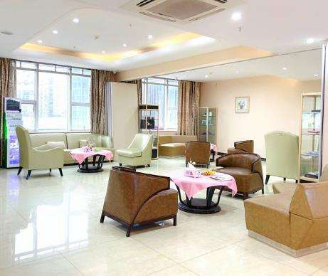 深圳阳光罗志敏做隆胸厉害吗?技术院长，复合隆胸口碑实力双在线!插图2