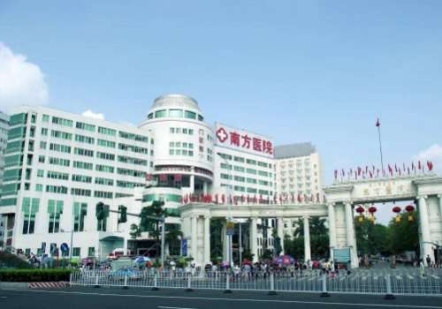 南方医院张立宪隆胸怎么样?多少钱?技术口碑解析!2万元起插图2 南方医院张立宪隆胸怎么样?多少钱?技术口碑解析!2万元起插图2