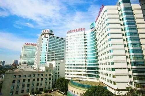 陈再洪耳修复排名第几?技术怎么样?医生简介、优势特色分析插图2 陈再洪耳修复排名第几?技术怎么样?医生简介、优势特色分析插图2