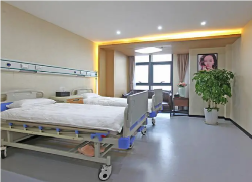 沈阳黄威双眼皮修复的费用是多少?医生个人简介+真人案例分析插图1 沈阳黄威双眼皮修复的费用是多少?医生个人简介+真人案例分析插图1