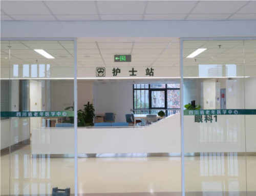 傅荣双眼皮价格是多少?医生详细介绍+双眼皮修复案例分析插图1 傅荣双眼皮价格是多少?医生详细介绍+双眼皮修复案例分析插图1