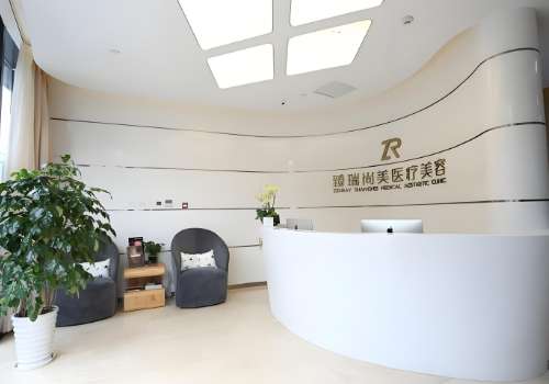 北京李光强全脸脂肪填充怎么样?医生介绍+口碑分析插图1 北京李光强全脸脂肪填充怎么样?医生介绍+口碑分析插图1