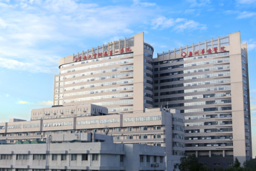 暨南大学附属第一医院厚唇整形手术术后半年经典案例分析插图 暨南大学附属第一医院厚唇整形手术术后半年经典案例分析插图