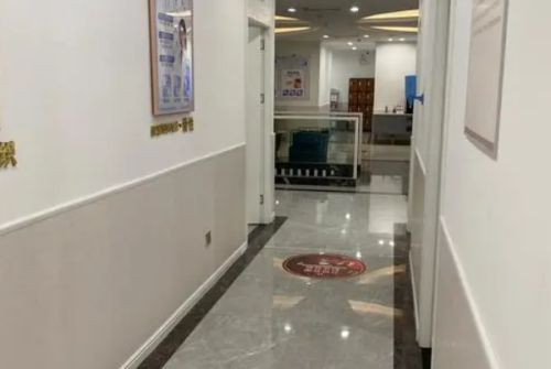 绣颜医疗美容门诊部隆胸比较好的医生?隆胸手术的价格大概是4400元起插图1