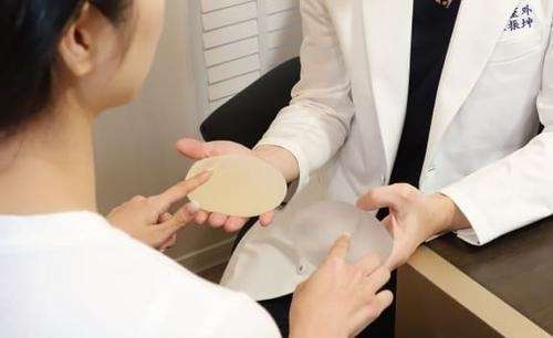 艾长安医生做胸怎么样?个人资料、技术点评、所在机构展示插图1 艾长安医生做胸怎么样?个人资料、技术点评、所在机构展示插图1