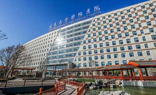 朱晓峰医生整形口碑怎么样？眼鼻整形、面部年轻化很拿手，附坐诊机构展示插图1
