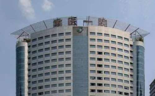 重庆医科大学附属第一医院申霄隆胸技术优点怎么样?术后120天案例插图 重庆医科大学附属第一医院申霄隆胸技术优点怎么样?术后120天案例插图