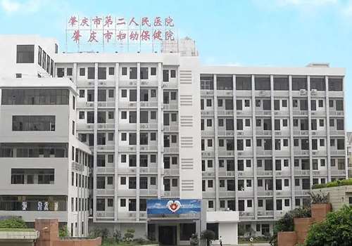 肇庆做近视激光手术多少钱?2026大概费用区间1到4万元左右!附医院排名插图2 肇庆做近视激光手术多少钱?2026大概费用区间1到4万元左右!附医院排名插图2