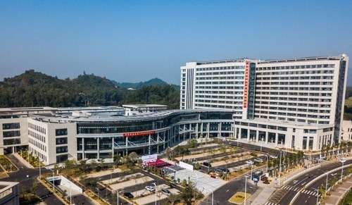 深圳大学总医院割双眼皮多少钱?价格参考6000元起,带技术点评+坐诊医生资料插图 深圳大学总医院割双眼皮多少钱?价格参考6000元起,带技术点评+坐诊医生资料插图