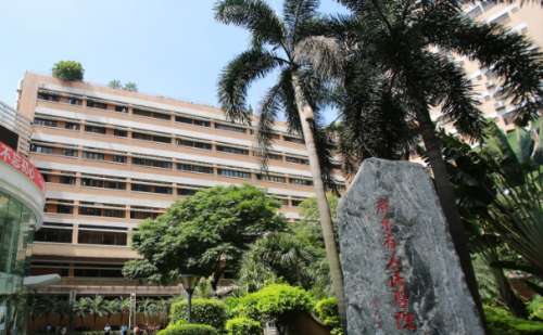 广东省人民医院王群玻尿酸填充面部报价多少?技术能力_收费3千元到2万元之间插图 广东省人民医院王群玻尿酸填充面部报价多少?技术能力_收费3千元到2万元之间插图