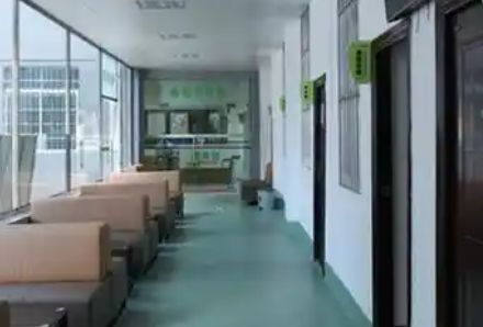罗锦做富贵包手术咋样？专注富贵包、皮肤肿瘤手术治疗，精细缝合技术强_从业20年经验丰富！插图1