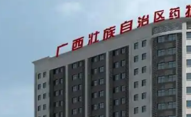 罗锦做富贵包手术咋样？专注富贵包、皮肤肿瘤手术治疗，精细缝合技术强_从业20年经验丰富！插图