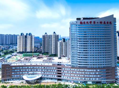 南昌大学第二带属医院整形科价格表：腰腹部吸脂4600元起，假体隆胸2.6万元起…插图1