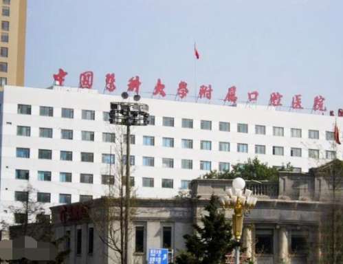 潘亚萍种植牙怎么样?医生详细介绍、坐诊医院名单、种植牙案例插图
