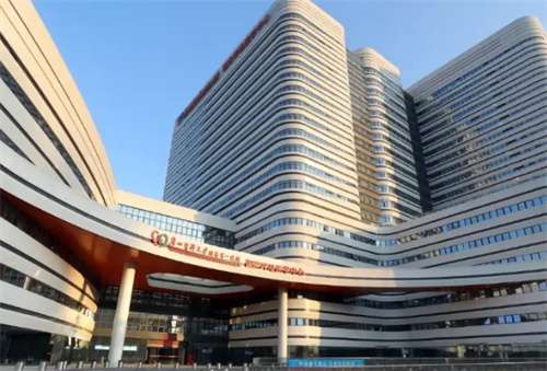 广州面部吸脂多少钱?了解广州地区面部吸脂手术技术优势插图2 广州面部吸脂多少钱?了解广州地区面部吸脂手术技术优势插图2