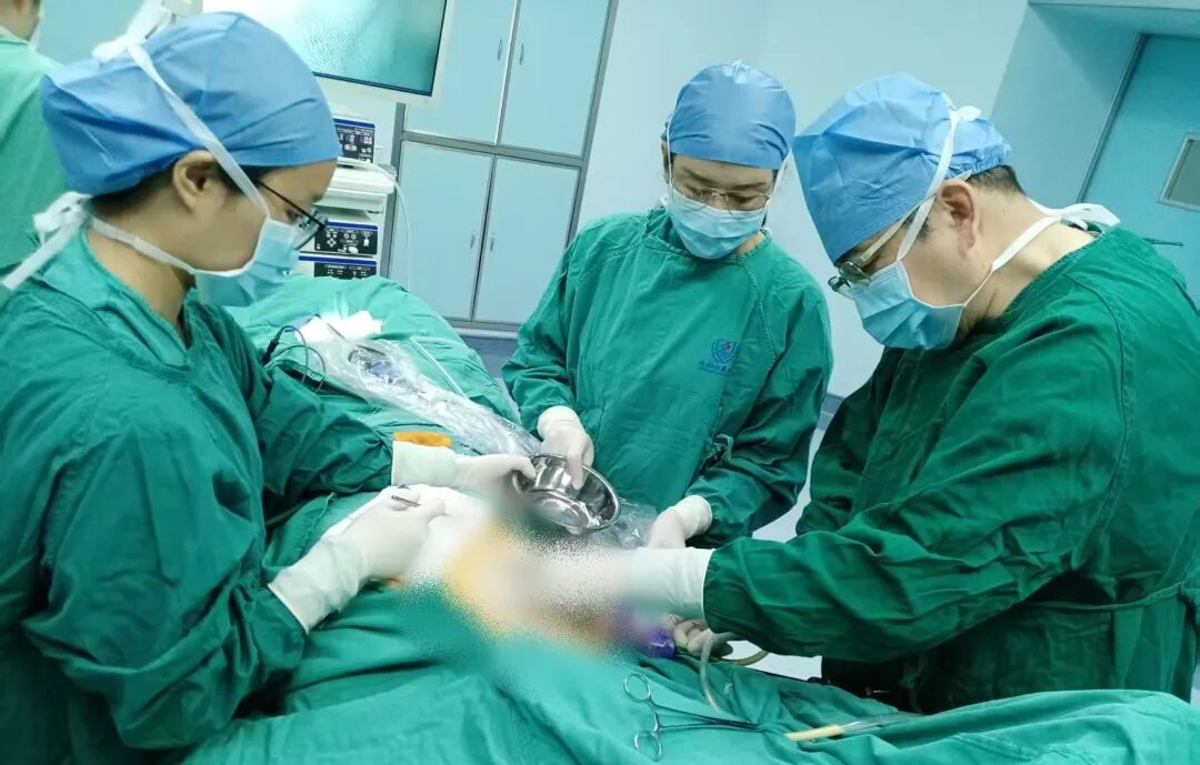 假体取出来对乳房伤害有多大？