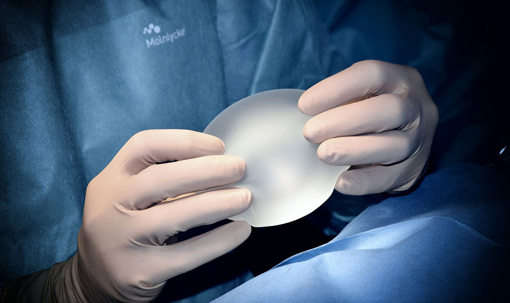 挑选硅胶隆胸医生避坑指南：从排名榜单、真人案例到术后反馈全解析