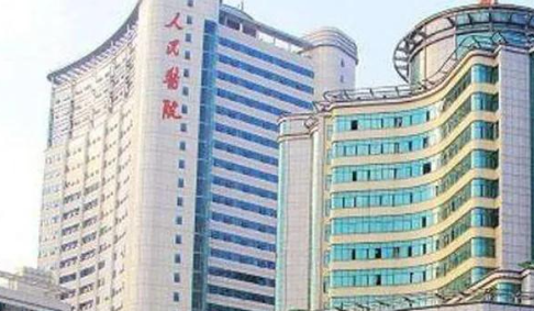 武汉祛眼袋最好的医生是谁？医生简介与手术费参考，坐诊医院