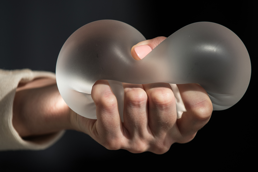 娜绮丽假体隆胸手术 | 假体隆胸后是不是不能按摩？