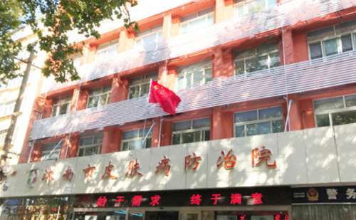 济南市皮肤病防治院姜向海眼周提升费用明细?术后120天案例分析