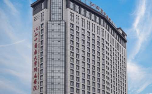 江西中医药大学附属医院邵益森牙齿不齐矫正变美案例分析