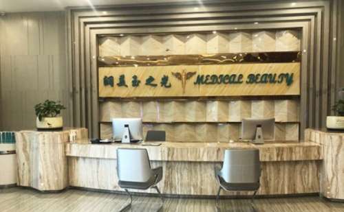 成都润美玉之光自体脂肪填充医生分析
