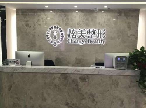 李海兵医生隆鼻案例，面部轮廓就开始变得立体起来
