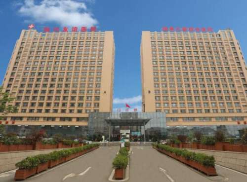 银伟男做鼻子怎么样?坐诊医院介绍、医生介绍、隆鼻案例