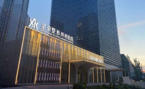 重庆星荣八大处整形医院吕巍做眼袋技术怎么样?价格?价格大概8000元起