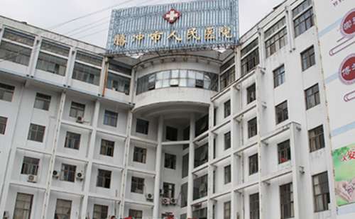 腾冲市人民医院近视眼矫正费用多少?案例变化,口碑反馈